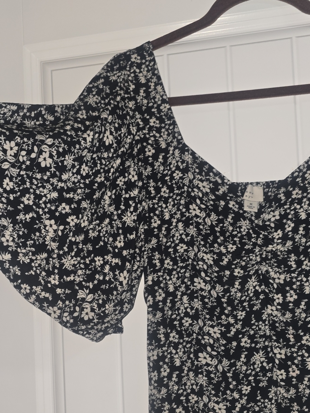 Black and White Floral Puff-Sleeve Blouse